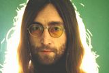 Společné album Lennona a Yoko Ono z roku 1980, nazvané Double Fantasy, se ale překvapivě objevilo jako magnetofonová kazeta i na pultech československých prodejen.
