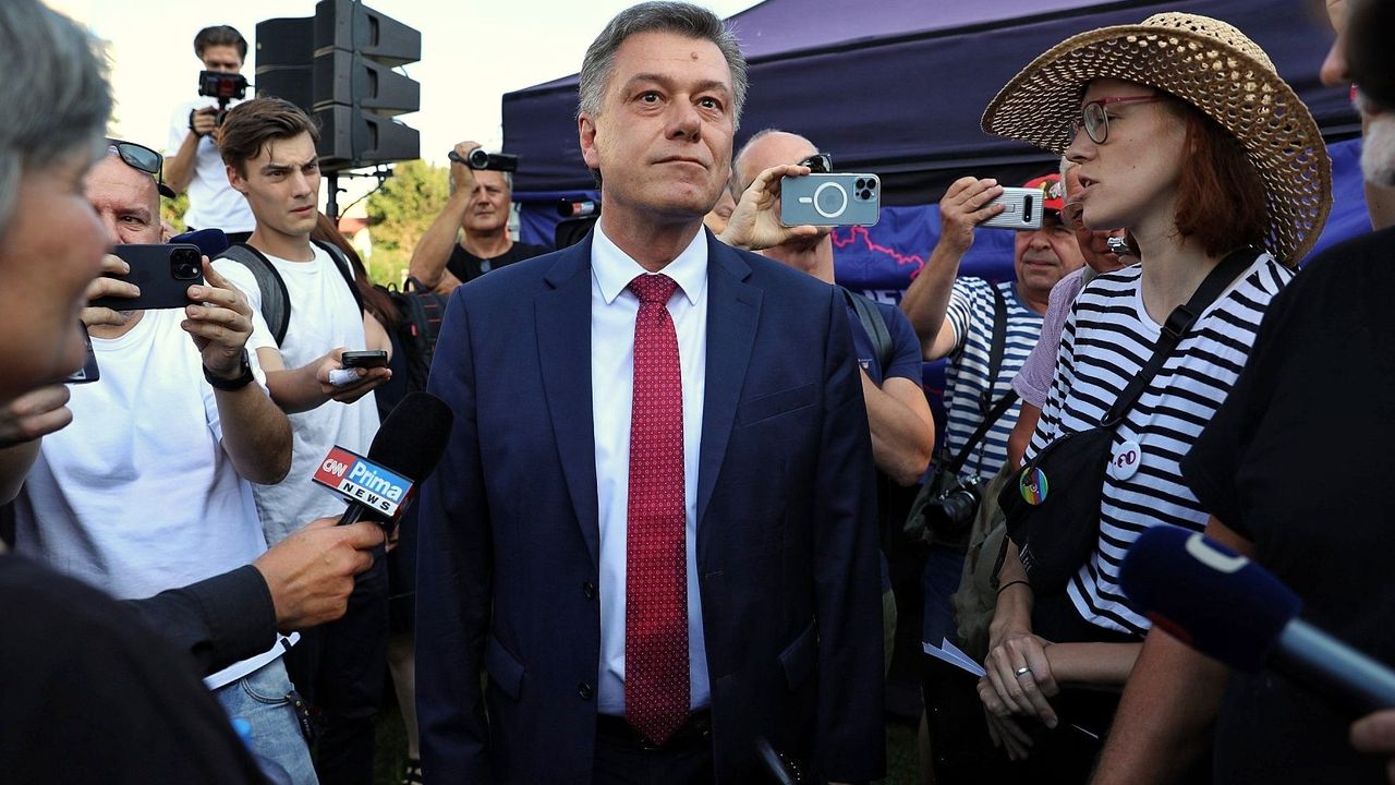"Blažek není Rakušan. Chodí do hospod sám a pravidelně, protože ho to těší"