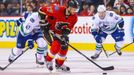 Michael Frolík v barvách Calgary Flames.