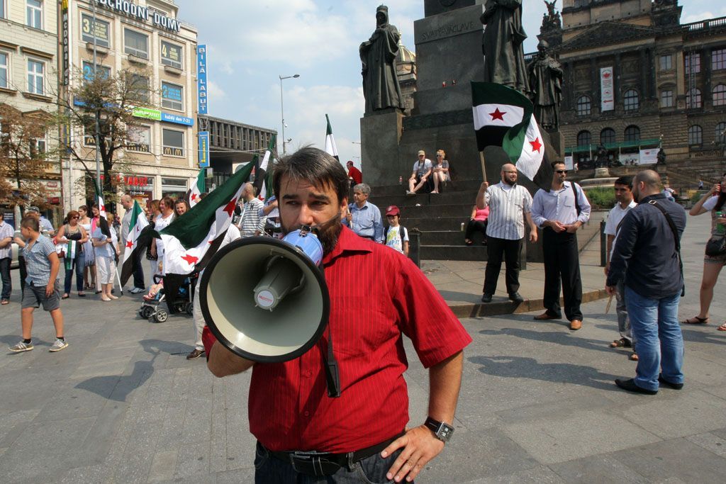 Syřané demonstrují v Praze