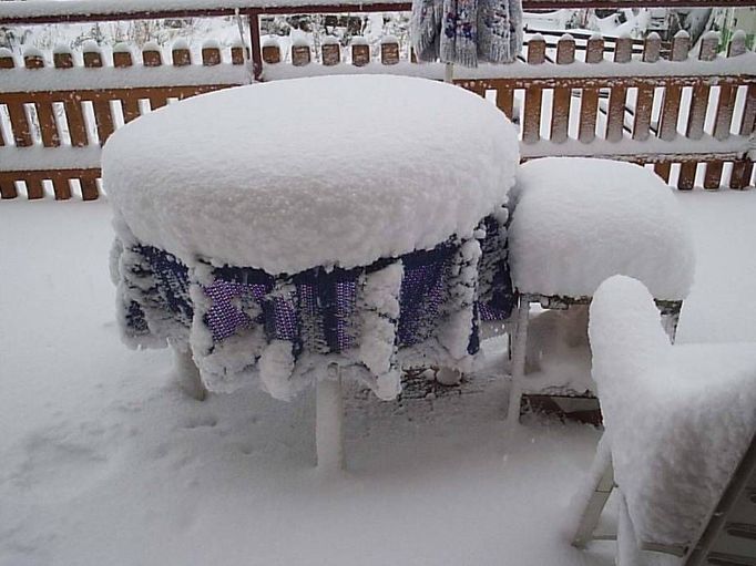 Sníh dnes zaskočil i obyvatele Polničky (okres Žďár nad Sázavou).