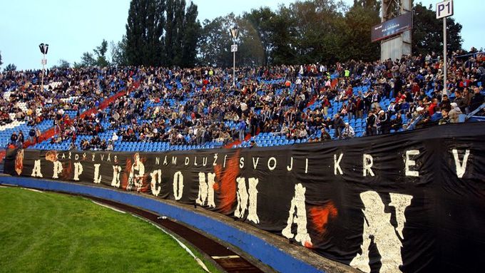 Stadion Baníku Ostrava nemá stále požadovaný vyhřívaný trávník
