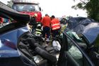 U Mohelnice se střetla dodávka s kamionem, řidič zemřel