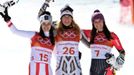 Anna Veithová, Ester Ledecká a Tina Weiratherová na stupních vítězů v super-G na ZOH 2018