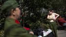 Xiao Cao, a 57-year-old gay man, prepares to perform as a cultural revolution red guard at a park in Shanghai February 19, 2012. China's gay community has long been on the edges of society but it is gradually becoming more accepted. Cao, who is an unemployed drag queen, is one whose life lifts the curtain on a less romanticised view of Chinese homosexuals. Living in an eight-square-metre apartment behind a public toilet and with a monthly income of 500 yuan ($79) from social insurance, he passes his days dancing in public and spending time with friends at gay clubs. Picture taken February 19, 2012. REUTERS/Aly Song (CHINA - Tags: SOCIETY) CHINA OUT. NO COMMERCIAL OR EDITORIAL SALES IN CHINA. ATTENTION EDITORS PICTURE 10 OF 28 OF PACKAGE 'GAY AND OUT IN CHINA' TO FIND ALL IMAGES SEARCH 'GAY OUT CHINA' Published: Čer. 1, 2012, 12:36 dop.