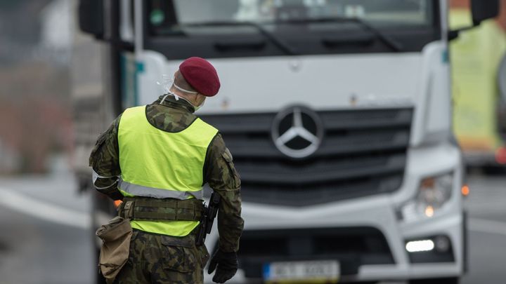 Češi budou muset na hranicích Slovákům prokázat, že v zemi byli jen 48 hodin