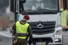 Vláda zvažuje rychlejší otevření hranic s Německem a Rakouskem