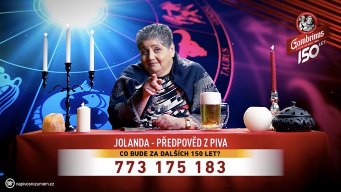 Jolanda se v televizním věštění specializovala na karty, v reklamě ovšem čte budoucnost z piva.