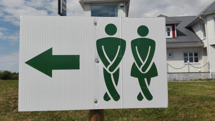 Nejlepší nápisy ze záchodů: Svatý klozet, mušle v přírodě a kojící koutek pro muže
