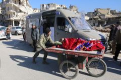 Turecká letadla během úderů na syrské město Al-Báb zabila 47 civilistů. Mezi obětmi je 14 dětí