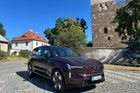 EX90 se nabízí ve třech verzích. S jedním motorem, anebo dvěma, přičemž nejvýkonnější varianta Performance 380 kW a 910 Nm.