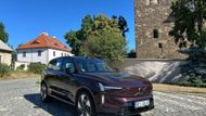 EX90 se nabízí ve třech verzích. S jedním motorem, anebo dvěma, přičemž nejvýkonnější varianta Performance 380 kW a 910 Nm.