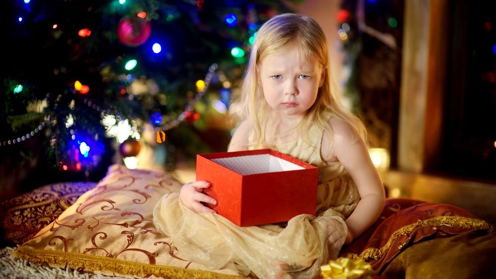"S časem a penězi ušetřenými za vánoční dary se dají dělat velké věci," glosuje britská novinářka.