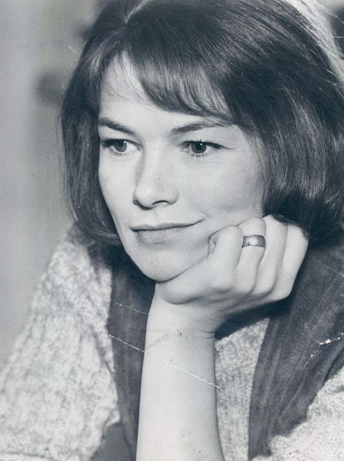 Publicity photo of Glenda Jackson in 1971