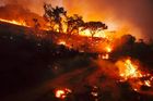 Vyhořelá katedrála je mezinárodní katastrofa. A co hořící pralesy?