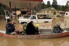 Povodně v Kalifornii udělaly ze dvou městeček ostrovy, pod vodou je 2000 budov