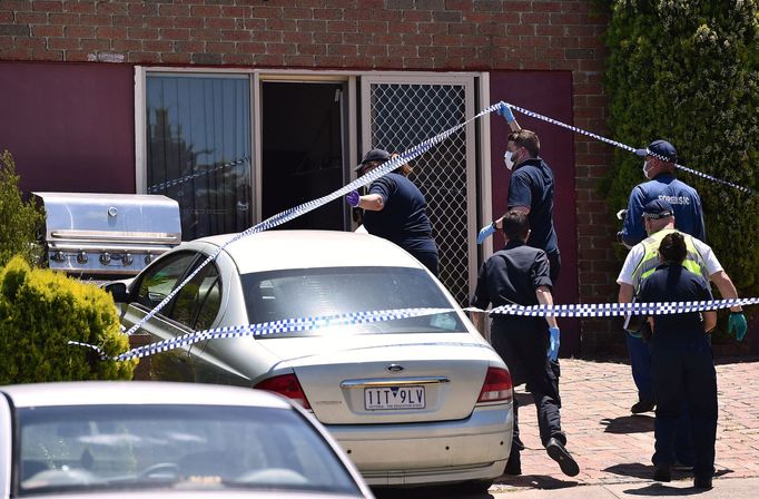 Policisté zasahují v Melbourne.