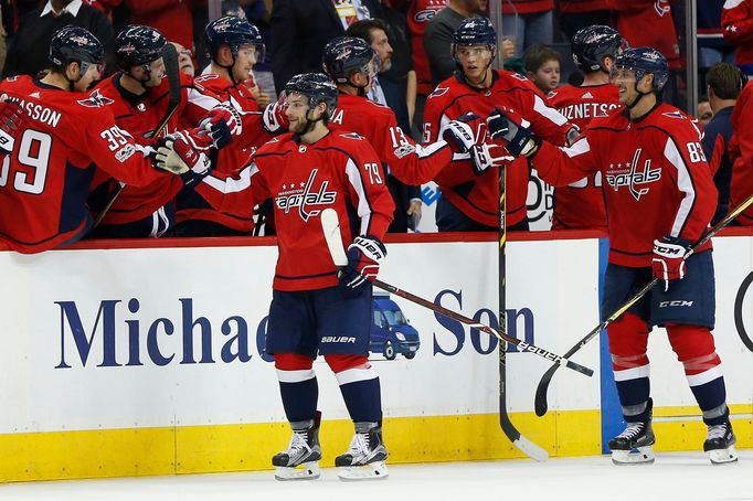 Nathan Walker slaví svůj první gól v NHL