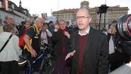Na Pohořelec jej přišla podpořit asi tisícovka lidí.