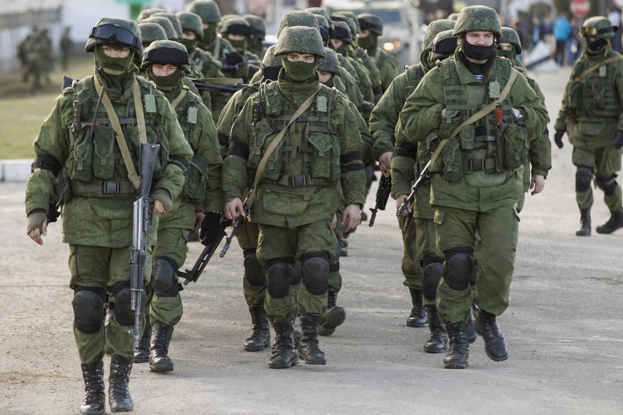 Krym - ruští vojáci - vesnice Perevalnoje u Simferopolu - 3. 3. 2014