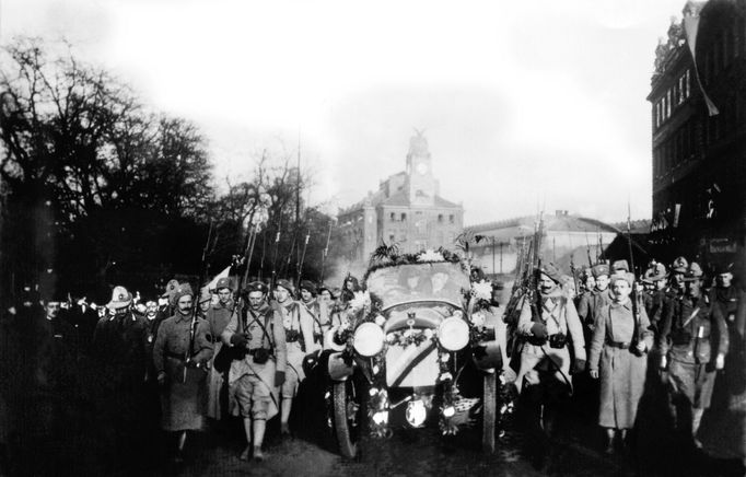 Fotografie z roku 1918 v době vzniku Československa.