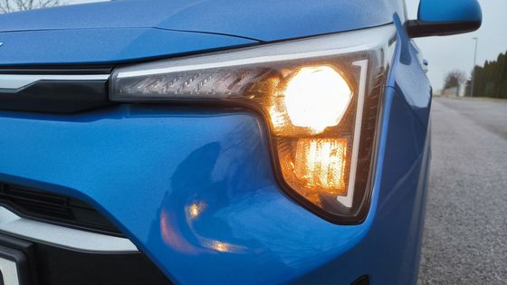 Vyměňte halogeny za LED, vybízí první automobilka. Kolik za to žádá