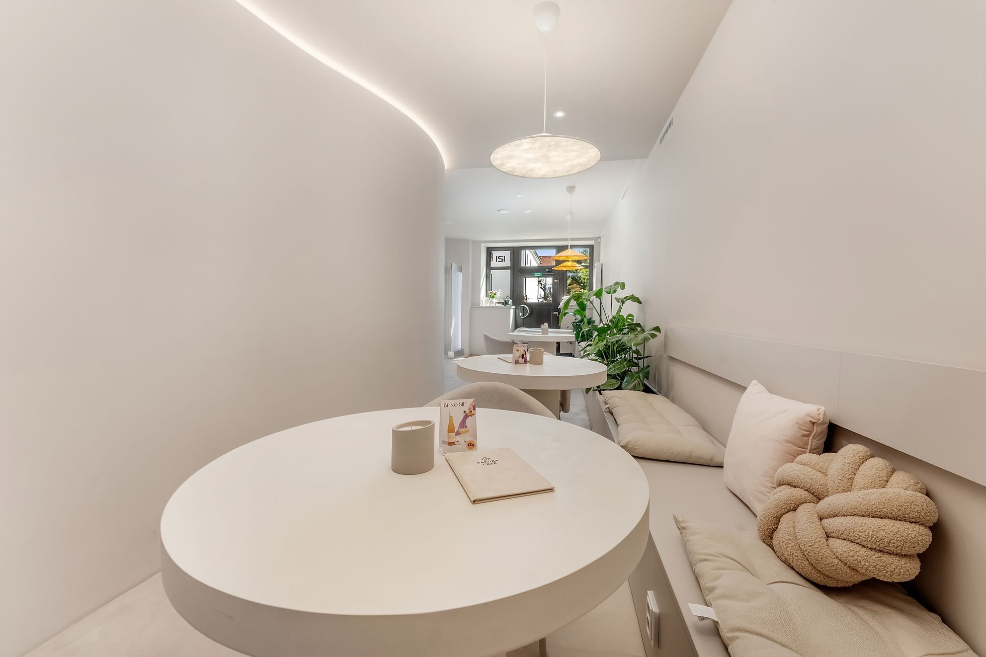 Sakura, kavárna, feng šuej, interiér, architektura, design