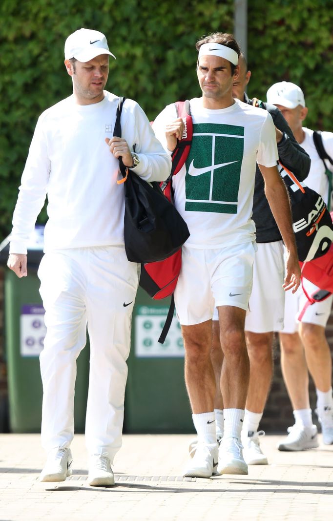 Roger Federer se připravuje na Wimbledon 2016.