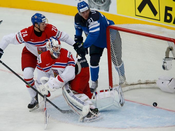 Finland's Jori Lehtera scores a goal against against goalie Alexander Salak (C) of the Czech Republic during their men's ice hockey World Championship semi-final game at