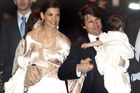 Tom Cruise a Katie Holmesová s dcerou Suri. Svatba v Římě v roce 2006 byla bezpečnostní událostí roku a přinesla městu mimořádné zisky pro hotely a služby. Slavné svatby přináší městům krátkodobě až desítky milionů eur a zvyšují dlouhodobou prestiž i zájem zahraničních snoubenců o město.