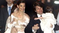 Tom Cruise a Katie Holmesová s dcerou Suri. Svatba v Římě v roce 2006 byla bezpečnostní událostí roku a přinesla městu mimořádné zisky pro hotely a služby. Slavné svatby přináší městům krátkodobě až desítky milionů eur a zvyšují dlouhodobou prestiž i zájem zahraničních snoubenců o město.