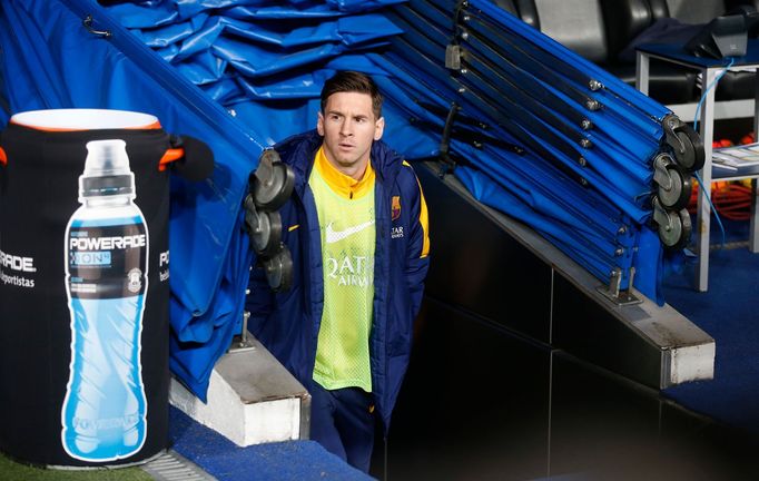 Real Madrid v Barcelona - Liga BBVA - Santiago Bernabeu - 21/11/15 Barcelona's Lionel Messi (L) before the match