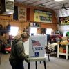 Americké volby - USA - Hlasovací místnost v garáži, Iowa
