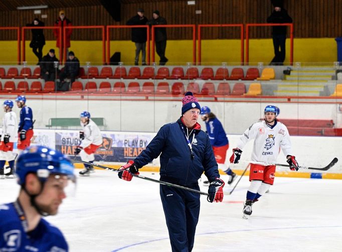 Kari Jalonen při tréninku reprezentace na ledě Hvězdy Praha.