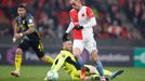 Jan Kuchta dává gól v zápase EL Slavia - Feyenoord