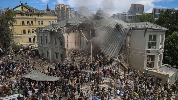 "Bylo to děsivé." Svědci popsali zkázu po zásahu kyjevské dětské nemocnice