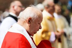 "Ďáblovo dílo." Polskou církví otřásají pedofilní aféry i spor o odkaz Jana Pavla II.