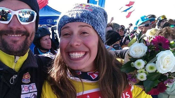 Podívejte se, jak Eva Samková a Jakub Flejšar hodnotí závěr sezony, na jejímž konci získala česká snowboardistka křišťálový glóbus.