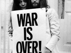 Lennon byl proti válce ve Vietnamu.
