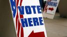 Voting signs sit outside the Licking County Board of Elections on the first day of early voting in Newark, Ohio October 2, 2012. REUTERS/Matt Sullivan (UNITED STATES - Tags: POLITICS ELECTIONS) Published: Říj. 2, 2012, 1:55 odp.