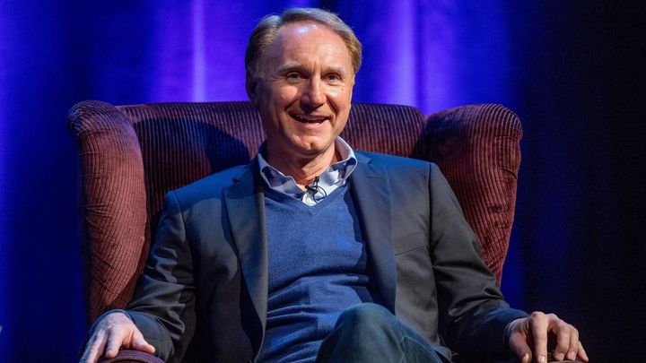 Dan Brown a scris un nou roman cu eroul Langdon. Are loc în Praga   
