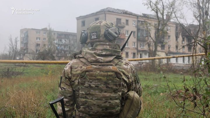 Tady Rusové postupují. Reportér týden natáčel v místě nejtěžších bojů; Zdroj foto: Aktuálně.cz/Rádio Svobodná Evropa