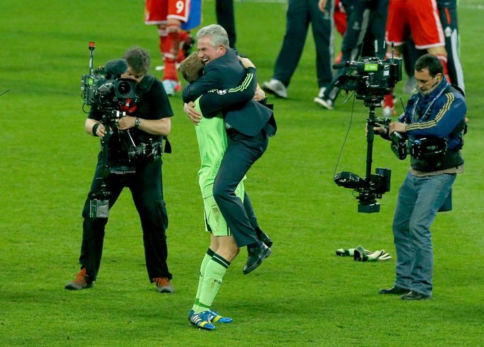 Fotbal, Liga mistrů, Bayern - Dortmund: Manuel Neuer a trenér Jupp Heynckes slaví vítězství