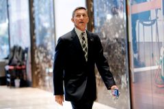 Trump prý vyslovil důvěru poradci Flynnovi, který čelí kritice kvůli stykům s Rusy