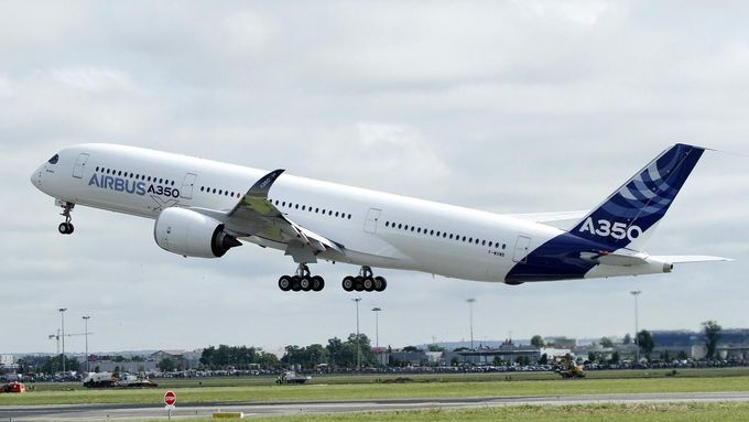 Airbus A350 při svém premiérovém letu.