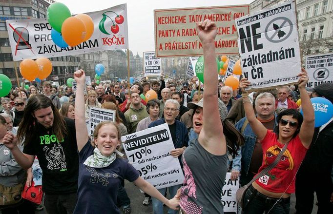 Demonstrace na Václavském náměstí. Zde také nechtějí radar.