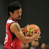 Boxer Manny Pacquiao jako hrající kouč filipínského basketbalového týmu týmu KIA-Sorento.