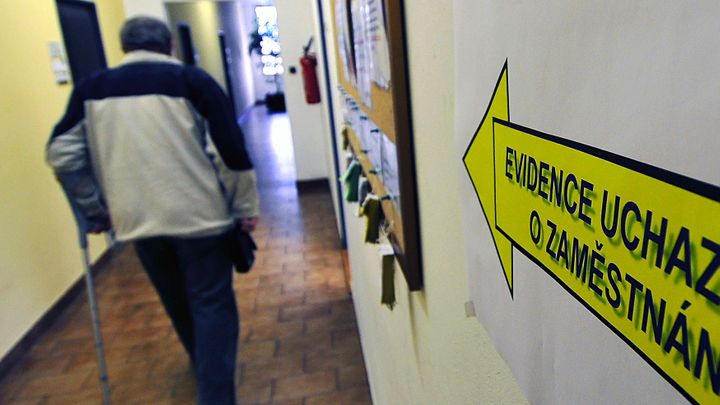Nezaměstnaných je v Česku nejméně od roku 1997. Volných míst naopak opět přibylo
