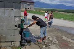Poslanci vládního Směru jsou podezřelí z kupování voličských hlasů v romských osadách na Slovensku