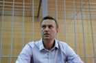 Alexej Navalnyj u soudu v roce 2018